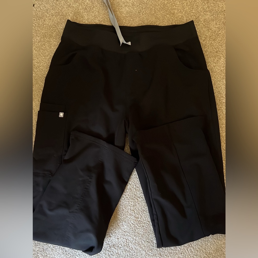 Woman’s Figs scrub pants